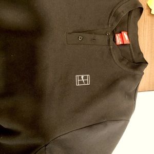 - Nike Tennis shirt Henley